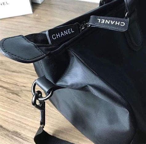 chanel vip gift bags|Chanel vip gift pantip.